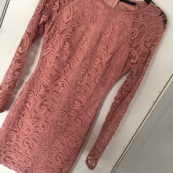 Short Light pink lace dress - Picture 2 of 2